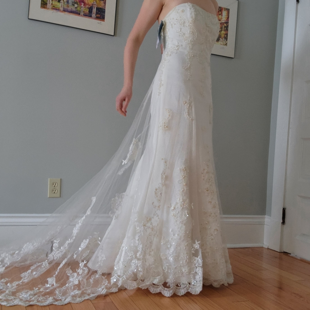 NWT Alfred Angelo size 8 romantic wedding dress chapel train ivory